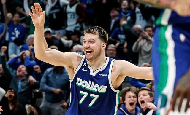 【夜读】今晚东契奇住在汉堡里都行！！！